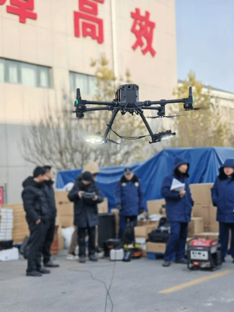 系留照明無人機